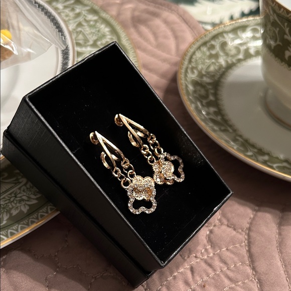 Elegant Gold and Crystal Dangle Earrings - Picture 3 of 4